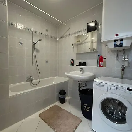 Einziehen Und Wohlfuehlen-vollausgestattetes West Fh Joaneum Apartment